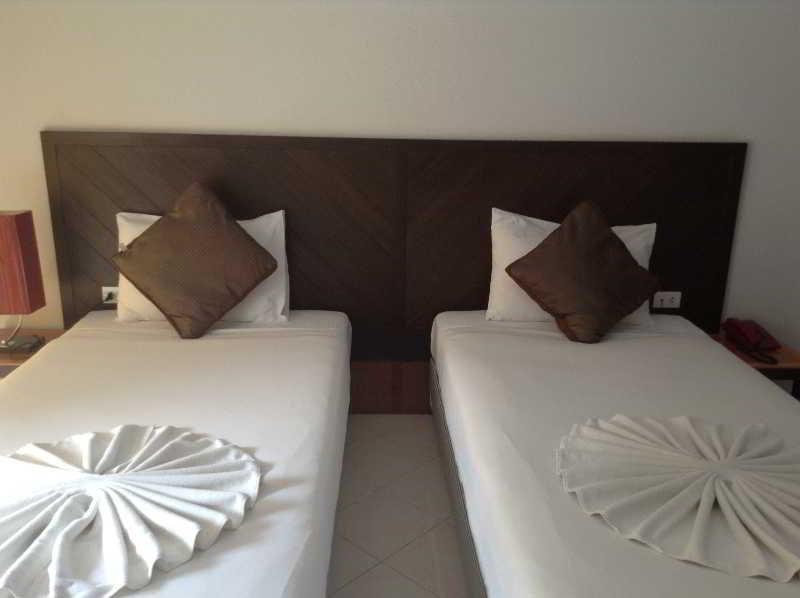 Ascot Krabi Hotel Ao Nang Exterior photo